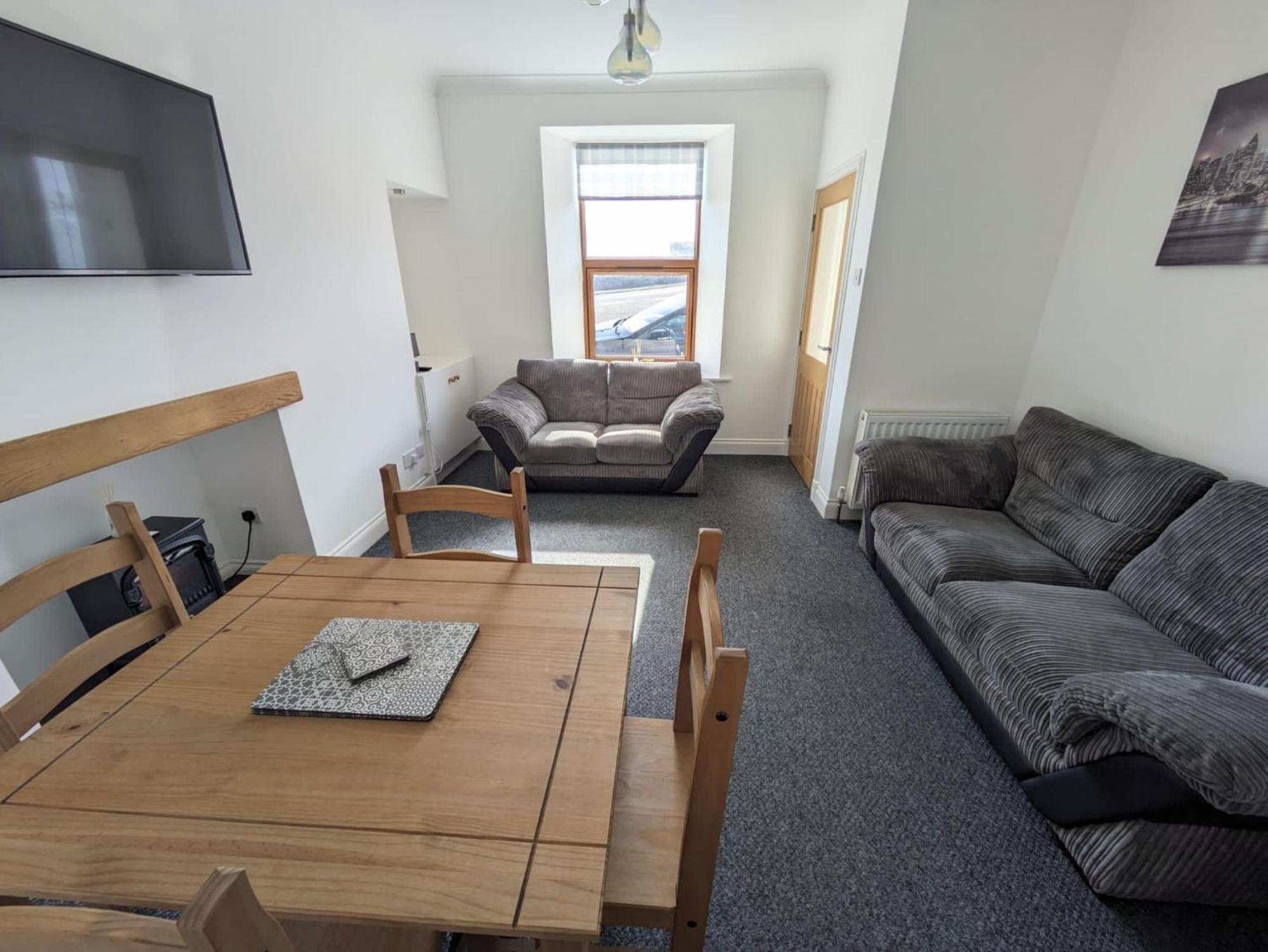 2 Bedroom Townhouse With Seaview On The Nc500 Wick Уик Экстерьер фото